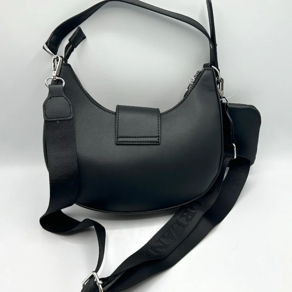 NWTโ Valentino Orlandi Crescent Shape
Shoulder MSRP $240 ๐ฅ๐ฅ๐ฅ๐ฅ - Picture 2 of 3